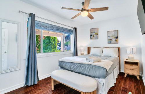 Modern Pool house with hot tub and relaxing backyard - Foto 17