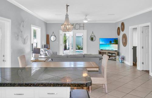 Two Homes, Private Pool, Game Room & Steps to the Beach - Foto 28