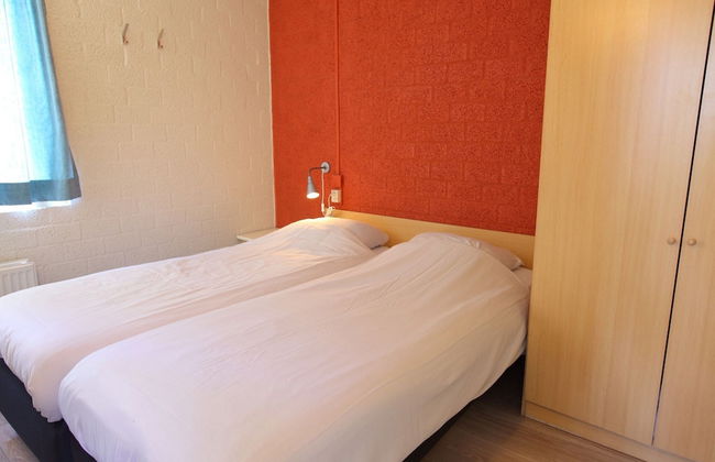 Well-kept Bungalow With Fireplace Near Valkenburg - Photo 2