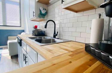 Cozy Downtown Modern Condo in the Heart of it all - Foto 6