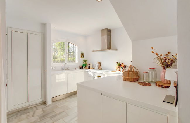 Relaxed Retreat With Pool - Photo 9