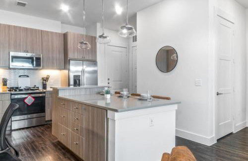 Luxurious New Unit 1Bd1Ba Pool Golf Sim - Foto 12