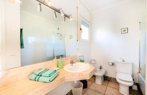 Villa Familiar c/Piscina + Wifi y Parking Gratis by Sunset Rentals (Bonmont) - Foto 30