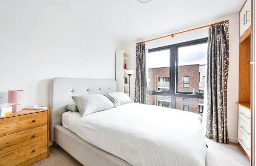 Stylish 2 bed 2 bath apt in Wembley - Foto 30