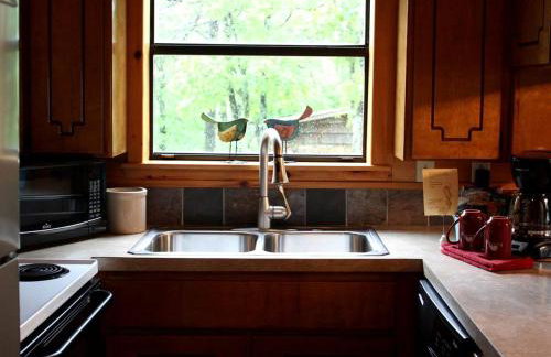 Secluded A-Frame Cabin with Incredible Views near Mountain Fork River in Oklahoma - Foto 7