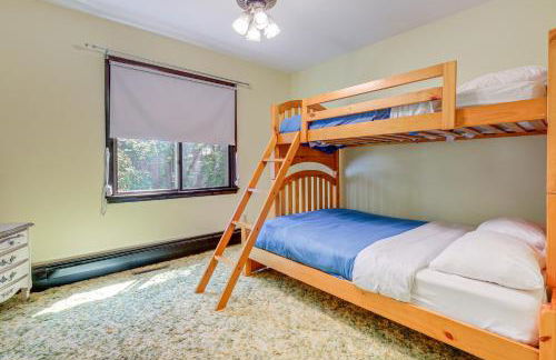 Waterfront Berry Lake Getaway with Sunroom! - Foto 16