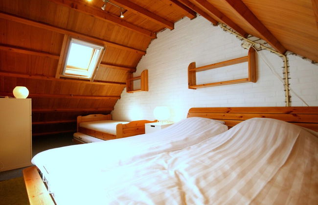 Nice Holiday Home for 5 People, Within Walking Distance of the Beach - Photo 4