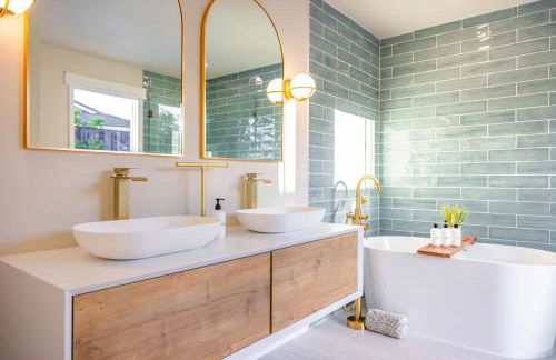 @ Marbella Lane - Vibrant & Chic Designer Home - Photo 68