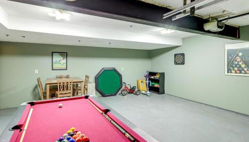 Bring the Family! Suburban Home with Yard in Omaha - Foto 2