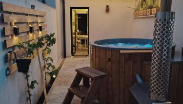 Suite romantique avec jacuzzi privatif - Foto 1