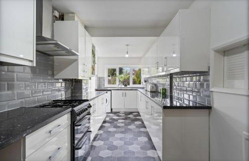 4 to 6 Beds Van Parking South Birmingham NR Edgbaston Solihull Relocations Insurance and Work Bookings Welcome - By Samina - ARZ Stays - Foto 28