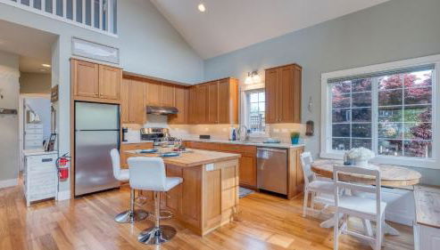 Sunny Backyard Fireplace Coastal Access in Peaceful Neighborhood Near Shopping - Photo 2, Other