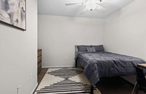 New Seasonal Comfort near USC and Riverwalk Trails - Foto 27