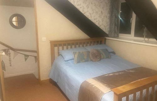 Quaint Cottage main street Llandeilo - Photo 5