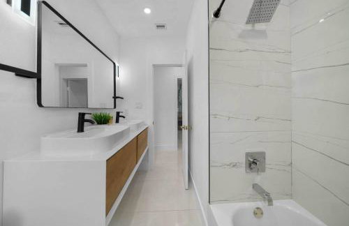 Luxury Villa Solara w Heated Pool Hot Tub BBQ - Foto 28