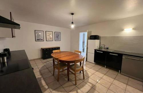 Appartement spacieux 2 chambres 100m2 centre petite ville - Photo 11