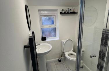 CityBuzz 4 Bedroom House in Nottingham Sleep 7 - Foto 27