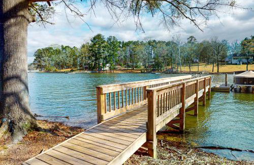 Waterfront Lake Murray Home with Dock Dogs Welcome! - Foto 33