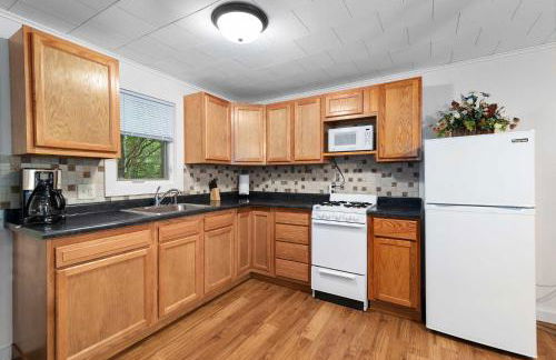 Lakefront 2BR Paradise w Mackinac Island Views - Photo 11