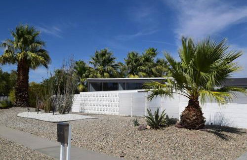 Live the Mid Mod Life at Mariposa Palms - Foto 7