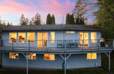 Incredible Water Views, Deck Relaxing Retreat Greenbank Getaway by Avantstay - Foto 4