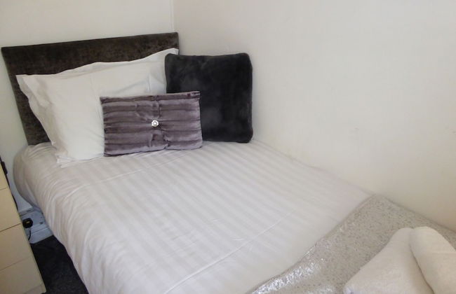 Falstaff Cottage - Photo 4