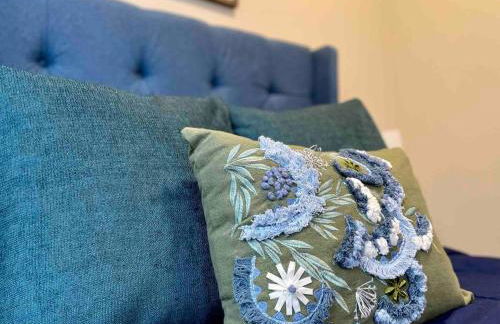 2 BR City Sanctuary - 5 Mins to Historical Salem! - Photo 5