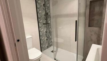 A 4 min andando del metro 3 habitaciones con baño privado - Foto 5, Shower