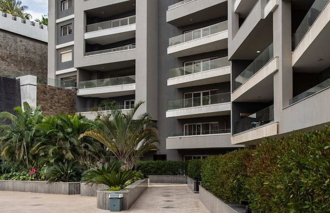 Xuru Stays I Waterfront Designer 2BR - 5 min to Airport - Foto 35