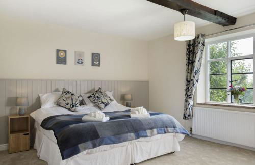 Broad Meadows Farmhouse 12 Guests - Photo 22