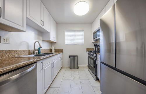 Spacious 2-Bedroom Duplex in Beverly Hills Residential Area - Foto 13