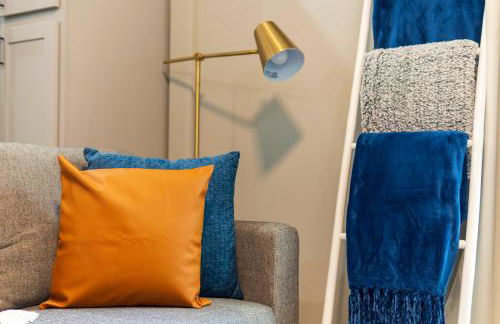 A Cabin in the City with a 5 Star Lush Backyard - Foto 12