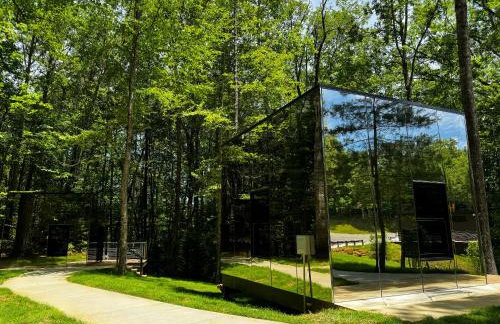 Couples Mirror Cabin- Reflections at Valley Bear Farms Resort - Foto 2
