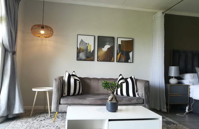 Luxurious 1bed Studio, Self-check in, Free Parking - Photo 8