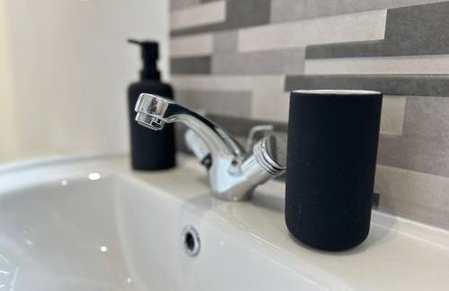 Recently renovated stylish home parking - Pass the Keys - Photo 38