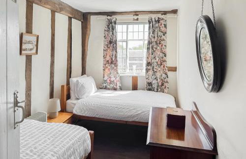 Wade Hall - Photo 13