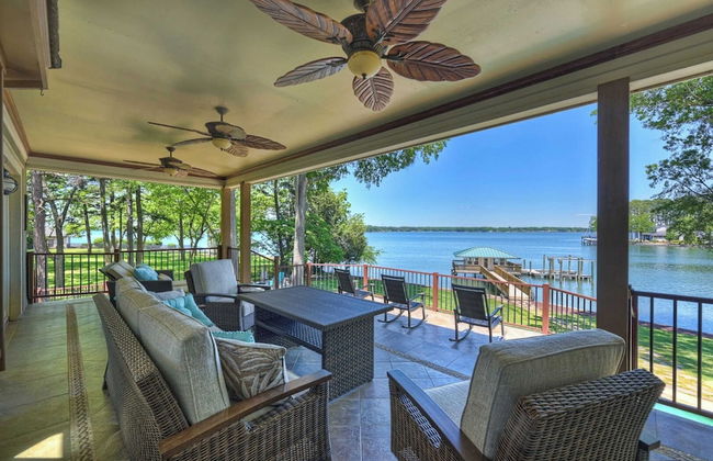 Water, Water Everywhere by Avantstay Pool + Dock - Foto 49