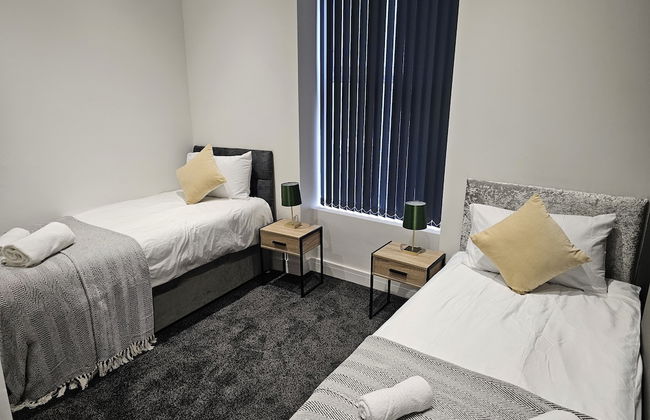 Skyline Remarkable 2-bed Apartment in Swansea - Photo 2