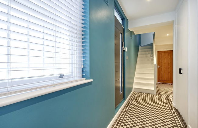 Beautiful Battersea Garden Flat by Underthedoormat - Photo 12