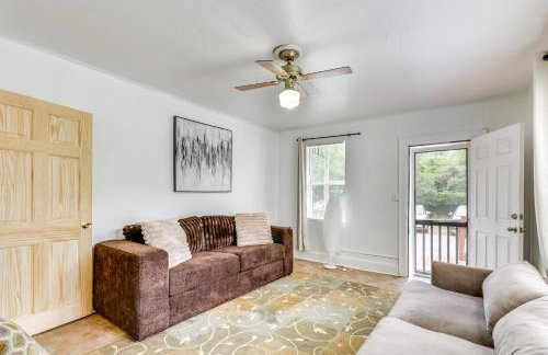 Stroll to Shore Quaint Condo with Deck in Norfolk - Photo 5