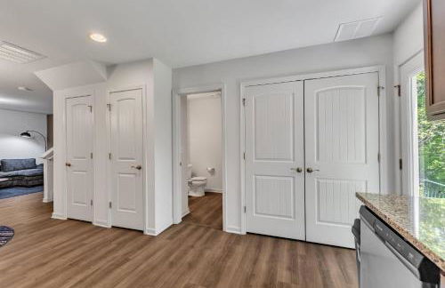 4BR Townhouse King Bed 2-Story Near NC State - Foto 18