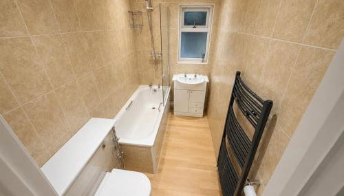 2 Bedroom-House-Sleeps 5 In Front Horley Station -Near Gatwick Airport - Foto 4