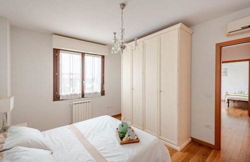 Spacious, with private Parking, 2 bedrooms 2 bathrooms - Comfortable and Bright Apartment in Florence with Private Parking Garage - Just Few Minutes walking From Historic Center - Foto 22