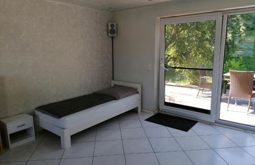 Ferienhaus Stein, TOP Monteurwohnung, sehr groß, 4 Einzelzimmer, Doppelzimmer, Übernachtung bis zu 8 Personen möglich - Foto 4