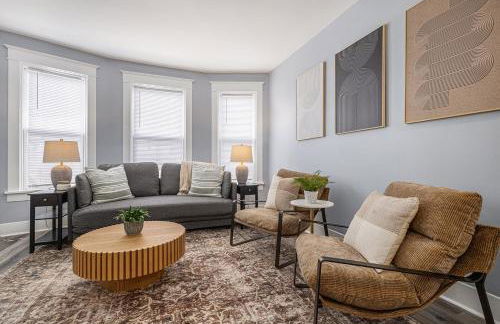 Completely Remodeled Walking Distance to Downtown Close to the Beach Downstairs Washer Dryer - Foto 1