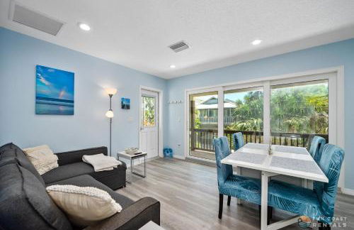 Dog Friendly Loft STEPS from Beach with Gas Barbecue Grill and Upstairs Deck! - Foto 1