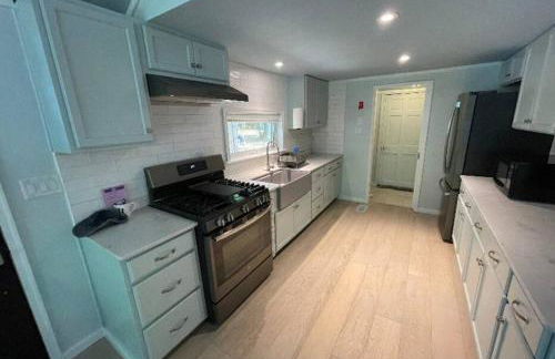 Berta's Lake Front Cottage on Winona Lake! - Foto 11