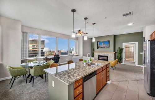 Luxury 21st Floor Penthouse | Great Downtown VIEWS - Photo 17