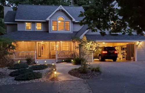 LakePath Beach House - XL hot tub, walk to beach - Foto 6