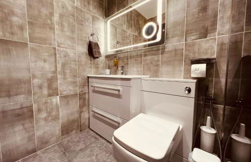 MODERN SUITES -5 Bedroom House- With FREE PARKING Birmingham city - Foto 36